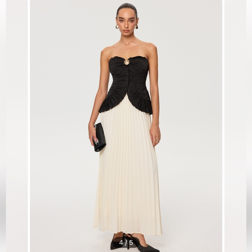 Color-Block Strapless Pleated Chiffon Maxi Dress - Picture 4 of 5
